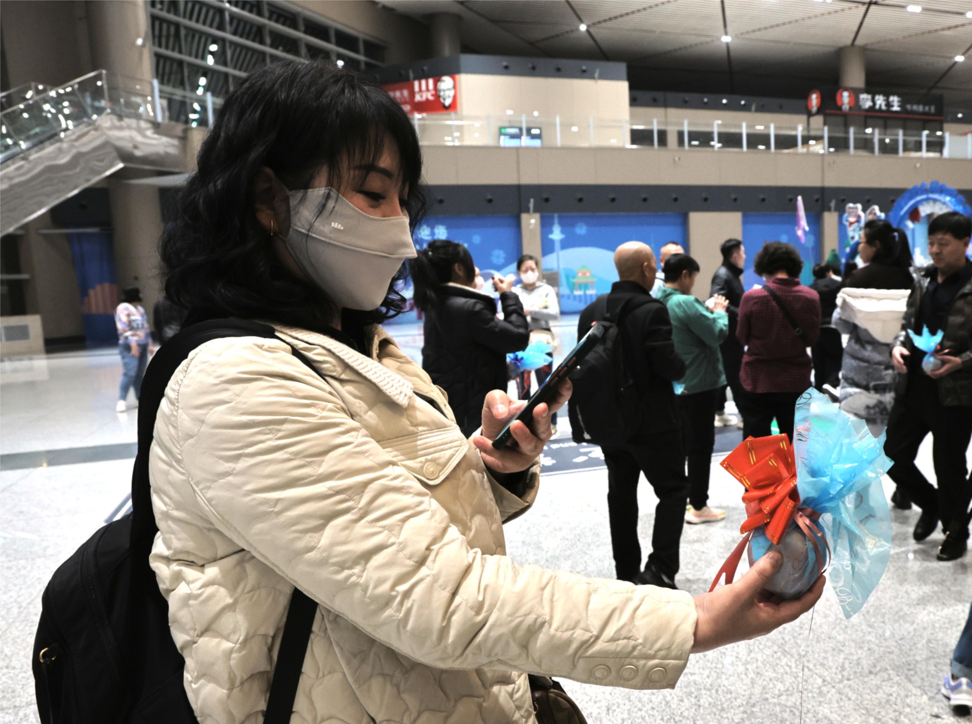 首架东南亚冰雪旅游包机落地哈尔滨