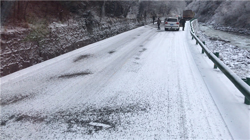 韩国首都圈和江原道普降大雪