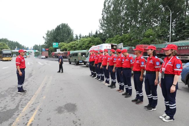 深圳公益救援队9人赶赴西藏