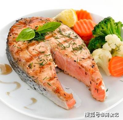 女子吃火锅被鱼刺卡喉致食管破裂