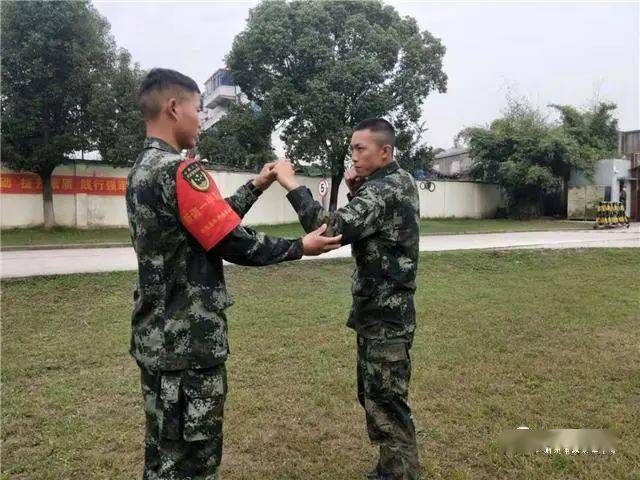 震区女孩与武警姐姐的双向奔赴好暖