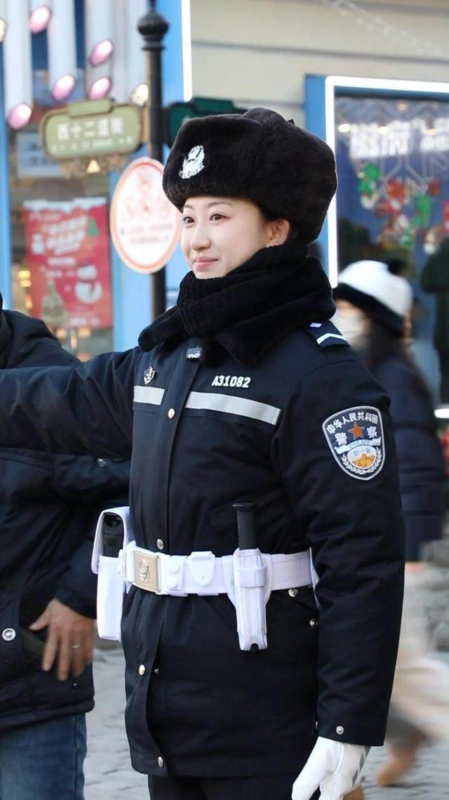 哈尔滨高颜值女警神似景甜走红